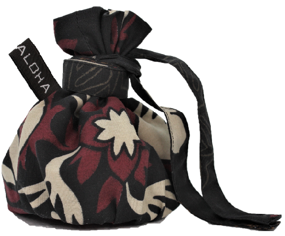 黒地に、えんじと白のシックなキルト柄。丁寧に作られたイリイリケ－スです。