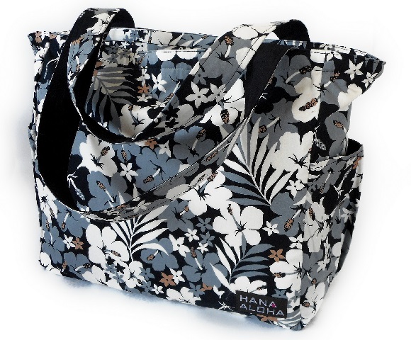 容量たっぷり、HANAALOHAオリジナルのレッスンバッグ　黒地に白とグレ－のハイビスカス模様 。ご旅行にも最適。フラレッスンバッグ