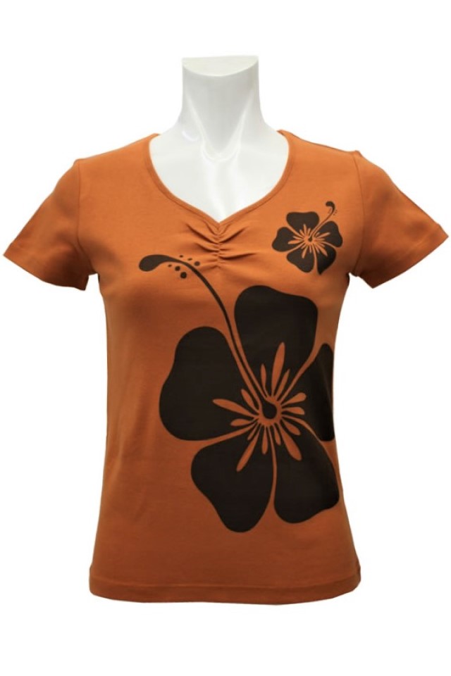フラTシャツ　れんが色のフラTシャツ vネックギャザー こげ茶色のハイビスカス柄