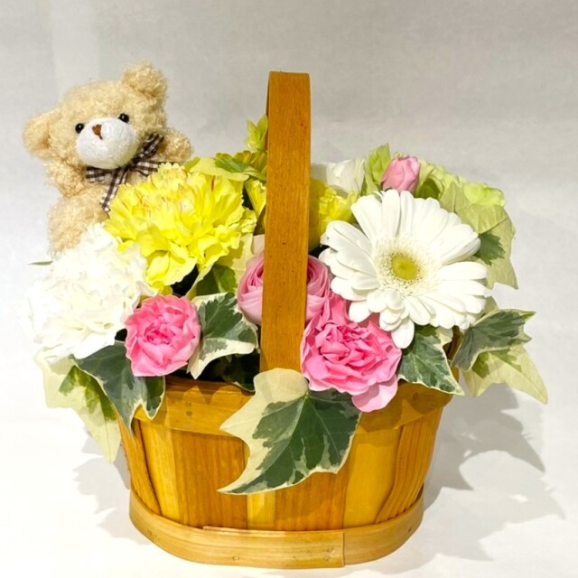 【ホワイトデー】ラテくまラウンドアレンジメント(手付きカゴ)【翌日以降★本州限定（中国地方を除く）】