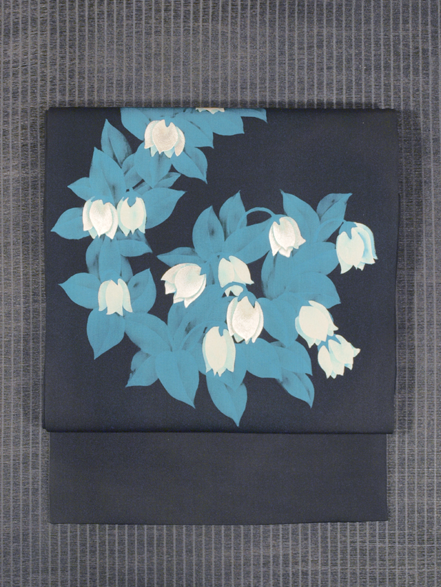 鈴蘭の絵図 手描き染めに手刺繍 塩瀬 名古屋帯　