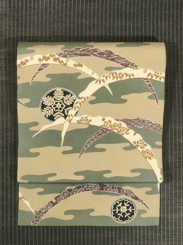 霞に雪輪露芝（ゆきわつゆしば）の絵図 型染め 塩瀬 名古屋帯