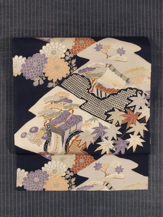 松皮菱に御所解き文様 型染めに手刺繍 紬 名古屋帯　