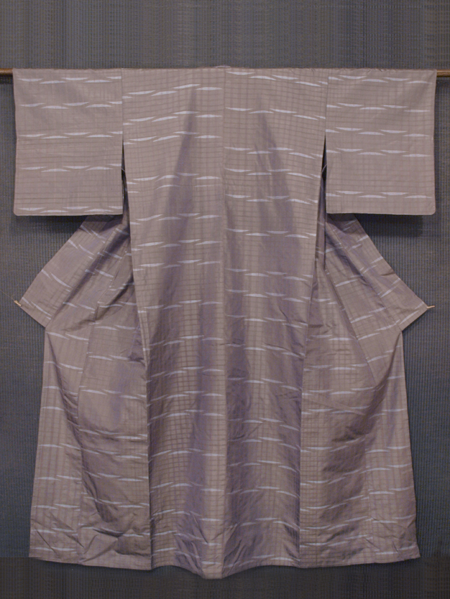 胡桃染（くるみぞめ）色地 格子に幾何学文様 紬 単衣