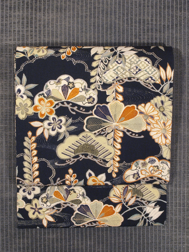 流水に笠松と草花文様 型染め 名古屋帯　