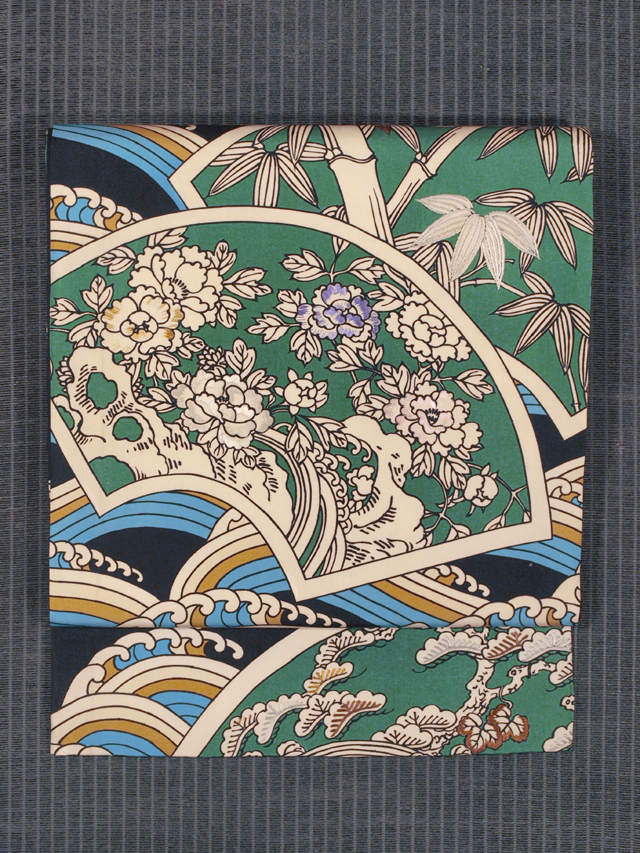 名古屋帯 塩瀬 魚柄 鮃 ひらめ 亜麻色 O-5925 帯のアトリエ花邑 hanamura 銀座 「地紙に流水と草花の絵図 型染めに手