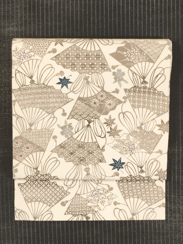 扇に吉祥文様と草花文様 型絵染め 名古屋帯