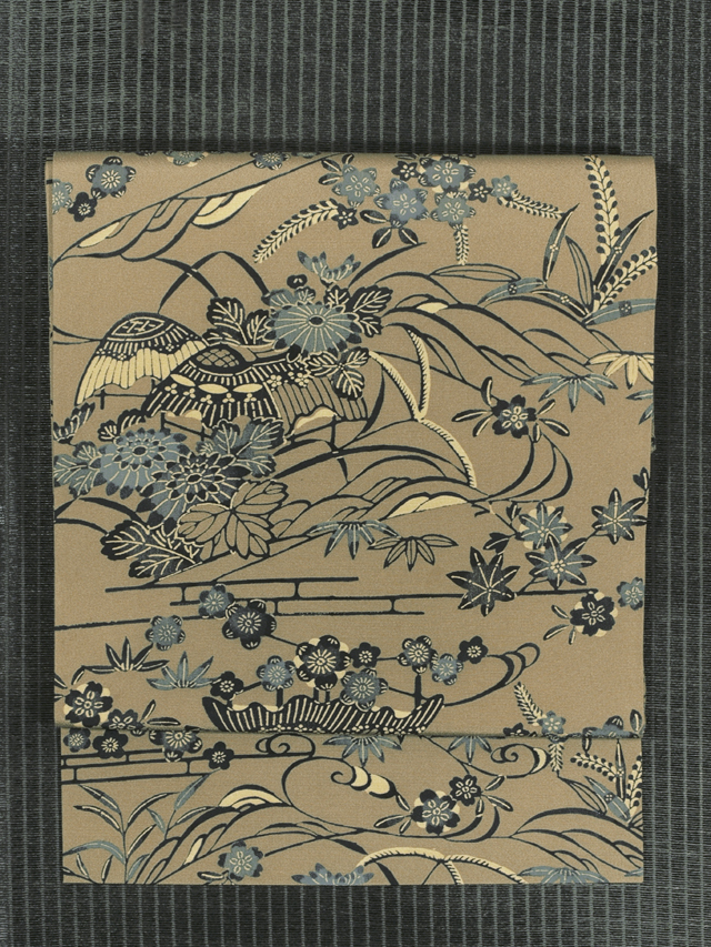 名古屋帯 型染 染分 椿の花模様 縮緬 O-5059（帯のアトリエ 花邑  