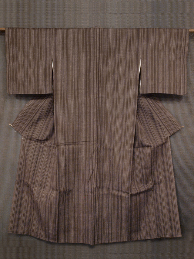 単衣　黒字に茶系のシックな紬 単衣 黒字に茶系のシックな紬