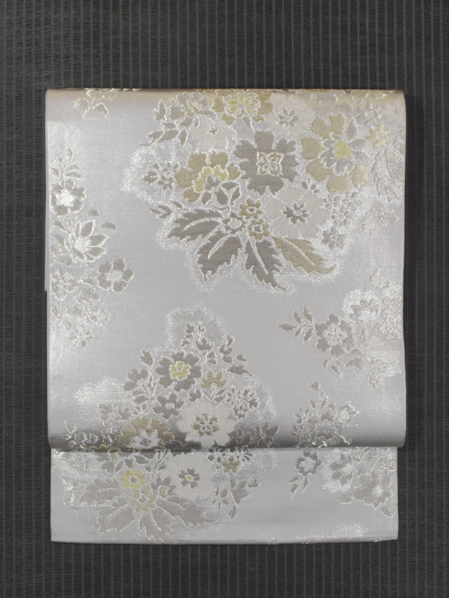 川島織物製 白銀色地 唐花草文様 西陣織 袋帯