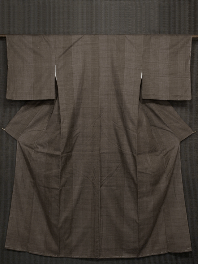 胡桃染(くるみぞめ）色地 縞に亀甲と十字絣 真綿紬 袷