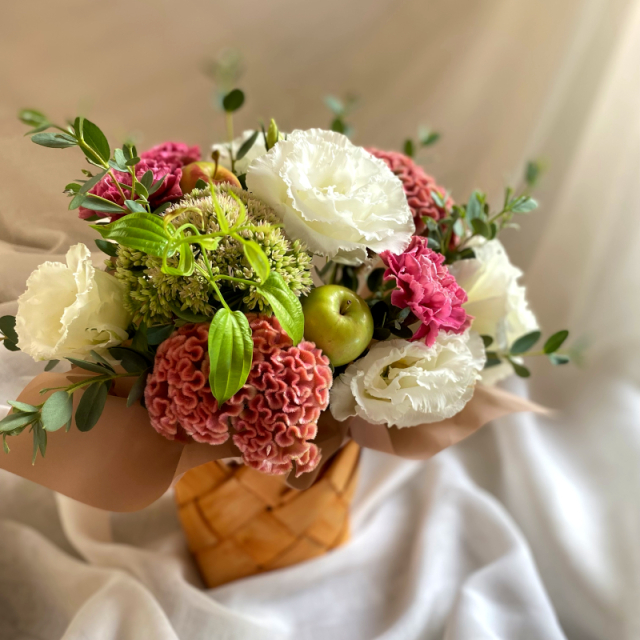 敬老の日のお花 //【フラワーアレンジメント white＆pink】// 岐阜の