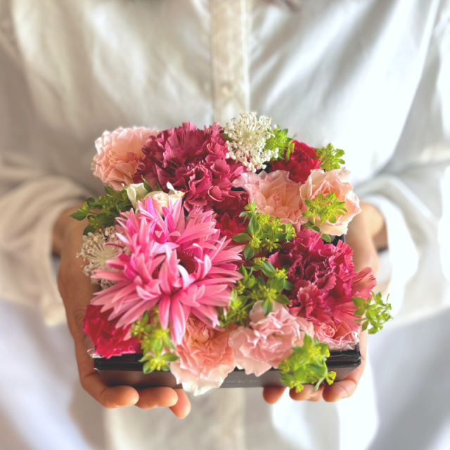 母の日　フラワーアレンジメント2020 母の日のお花 【ボックスフラワーアレンジメント mother pink
