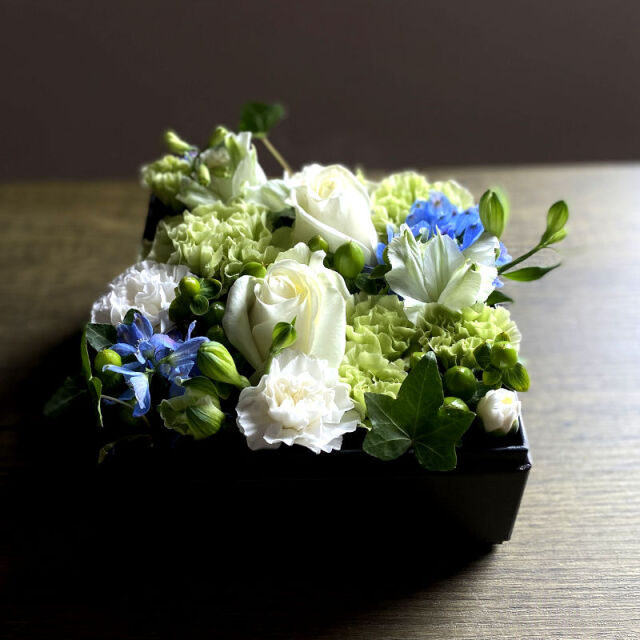 フラワーギフト 【ボックスフラワーアレンジメント white】 岐阜