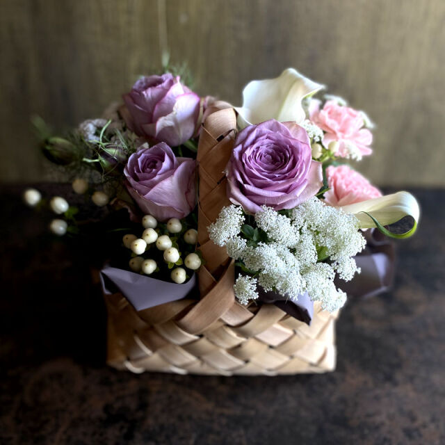 お祝いのお花 【バスケットアレンジメント feminine】 岐阜の花屋なら