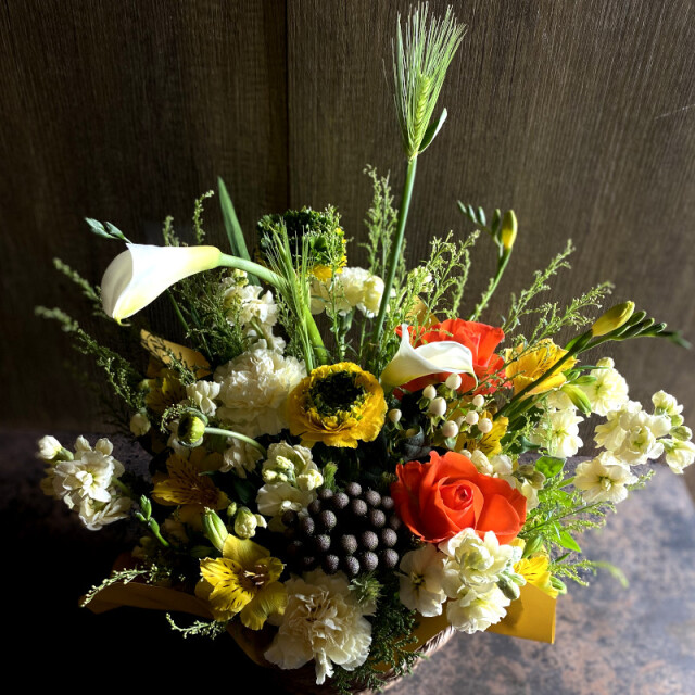 上から見たイエロー系5000円以上のフラワーアレンジメント