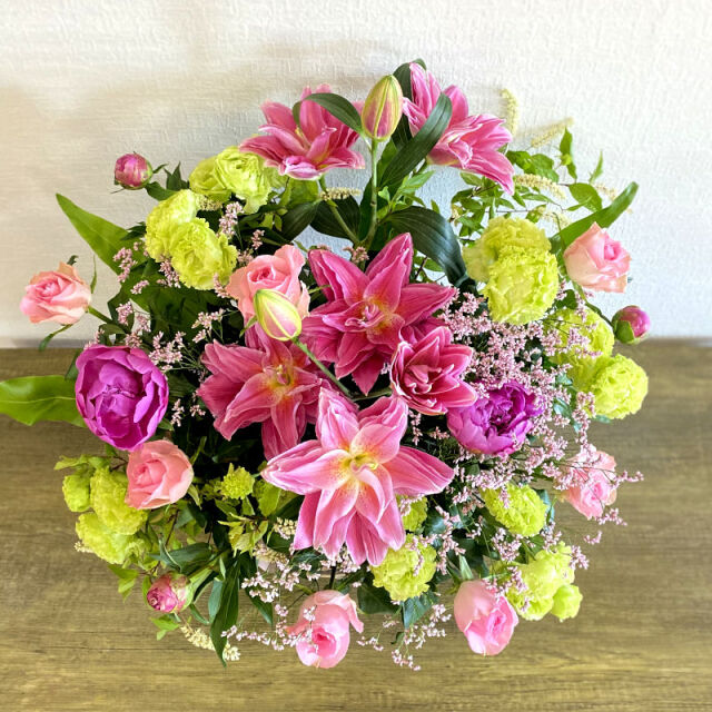 フラワーアレンジメント 造花 ピンク 紫・ピンクのアレンジメント 8,000円 – 花・花束の通販サイト