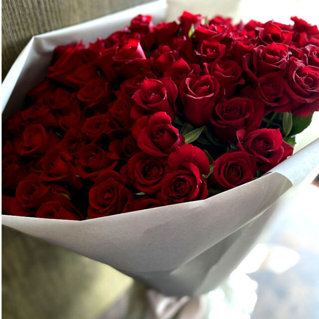 プロポーズの花束 100本のバラの花束－100％の愛－ 岐阜の花屋なら花夢館
