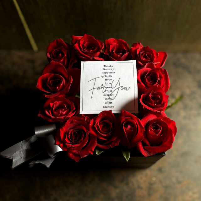 ボックスアレンジメント -12の誓い-12本のバラのボックスアレンジメント red