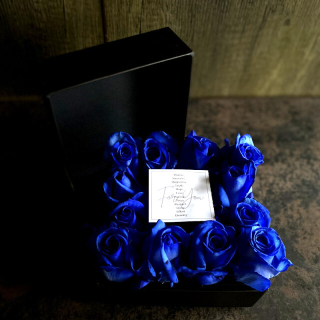 プロポーズの花 【-12の誓い-12本のバラのボックスアレンジメント blue
