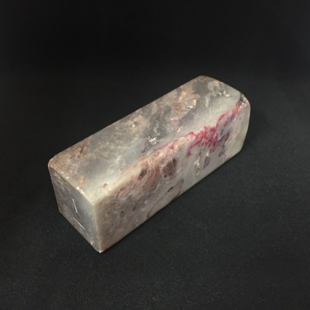 57　書道用印鑑　手彫り　『鶏血石のはんこ』、印文は『仁者壽』　です 57 書道用印鑑 手彫り 『鶏血石のはんこ』、印文は『仁者壽』 です