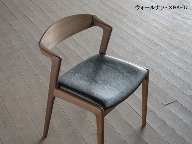 SiKIファニチャー ユナ ブラックチェリー オイル仕上げ SiKIファニチャー ユナ ブラックチェリー オイル仕上げ、背面傷あり 角椅子