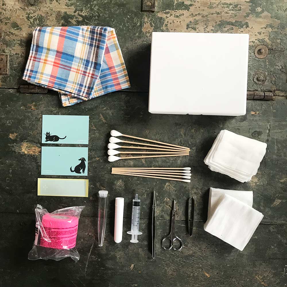 PET FIRST AID KIT ペット用救急箱　