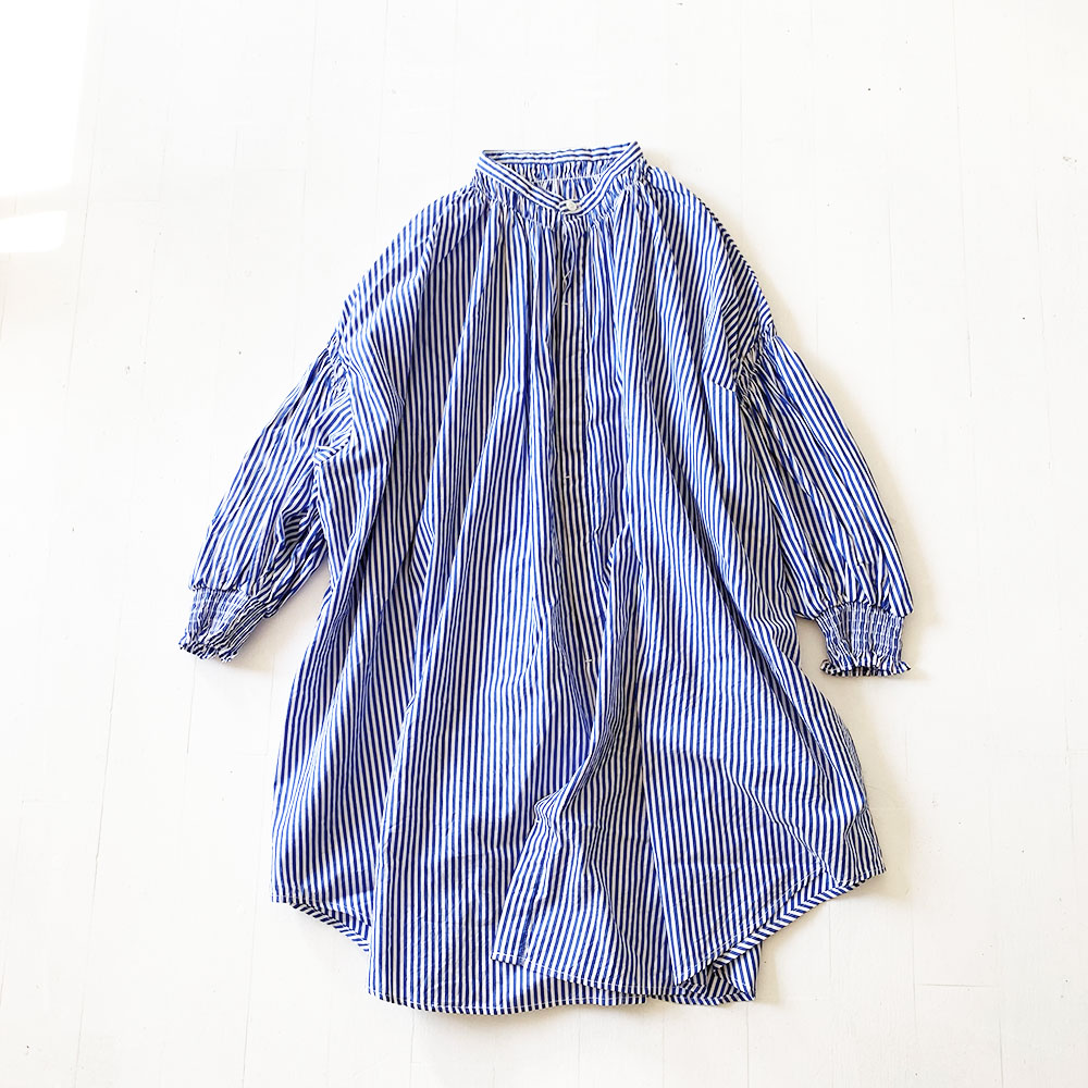 Triple Shirring Band Collar Blouse