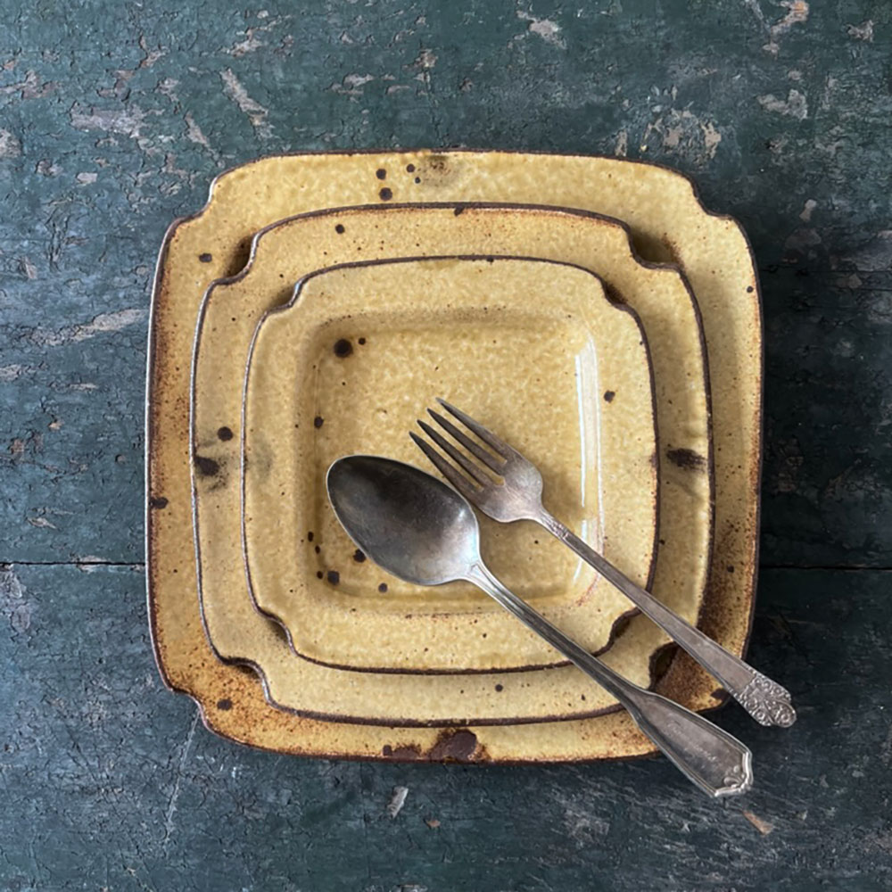 隅切り皿 // 陶工房しゅうと