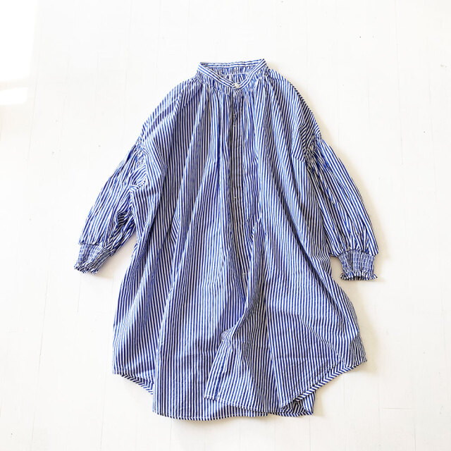 Triple Shirring Band Collar Blouse