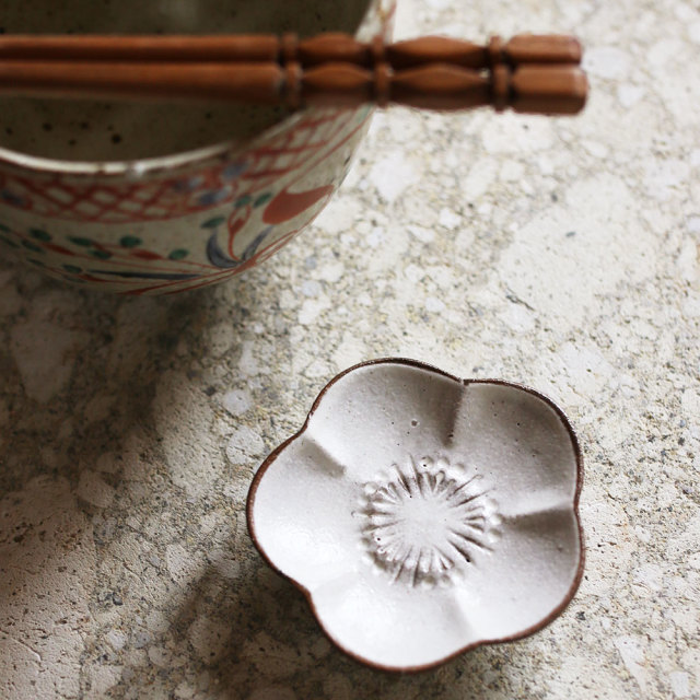 粉引き梅皿  // 築地 祥郎