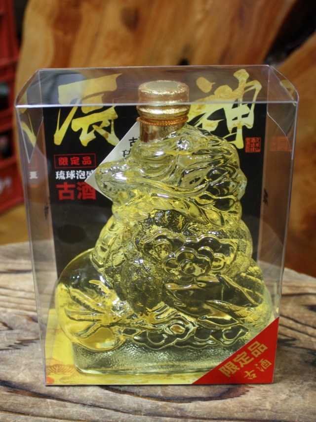 【沖縄／久米仙酒造】　久米仙　辰神（たつじん）　樽熟成古酒　（560ml）限定品
