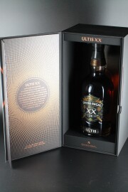 シーバスリーガル　アルティス20年　40度　700ml　【スコットランド／ペルノ・リカール】