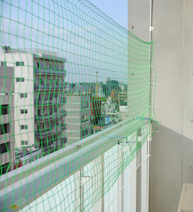 ベランダからの転落防止ネット 自分で設置可能です