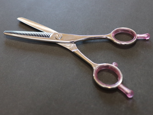 ki美容シザー　光シザー ヒカリシザー（光シザー・HIKARI）の評判・口コミをチェック