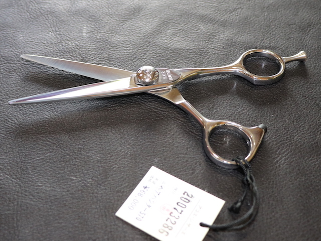 SALE 価格.年代物【希少品】　アコス　５７０　ヘアカットシザー　美容師専用 アコス HA570 AKKOHS 美容師用 理容師用 トリマー用 中古シザー ハサミ