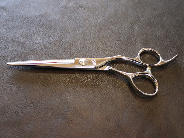 心 Q09 60　美容師用　理容師用　トリマー用　中古シザー