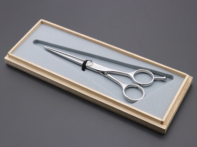 内山　UCHIYAMA　Collabo60　美容師用　理容師用　セルフカット用　中古シザー