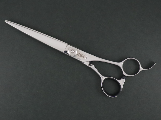 【中古シザー】日理 刈達人 NO.22（7.0インチ）理容師用 トリマー用 トリミング用 セルフカット用