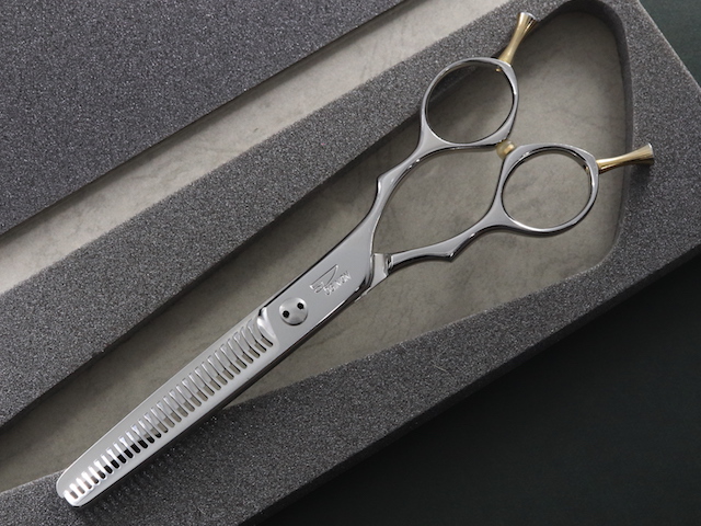 【中古セニング】トギノン Queen6.0 Twister（カット率25～30%）美容師用　理容師用