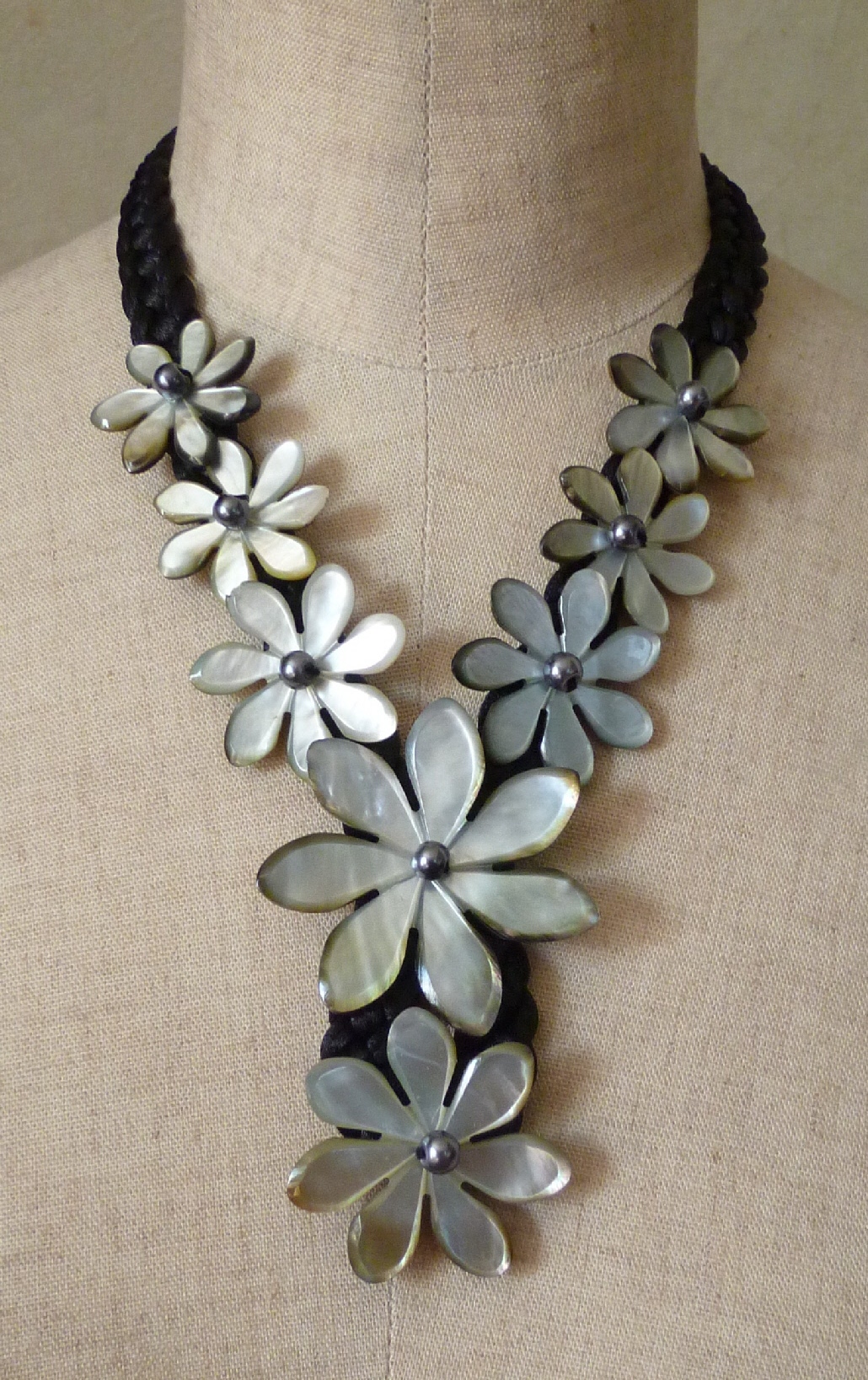 タヒチアン　ティアレ　チョーカー