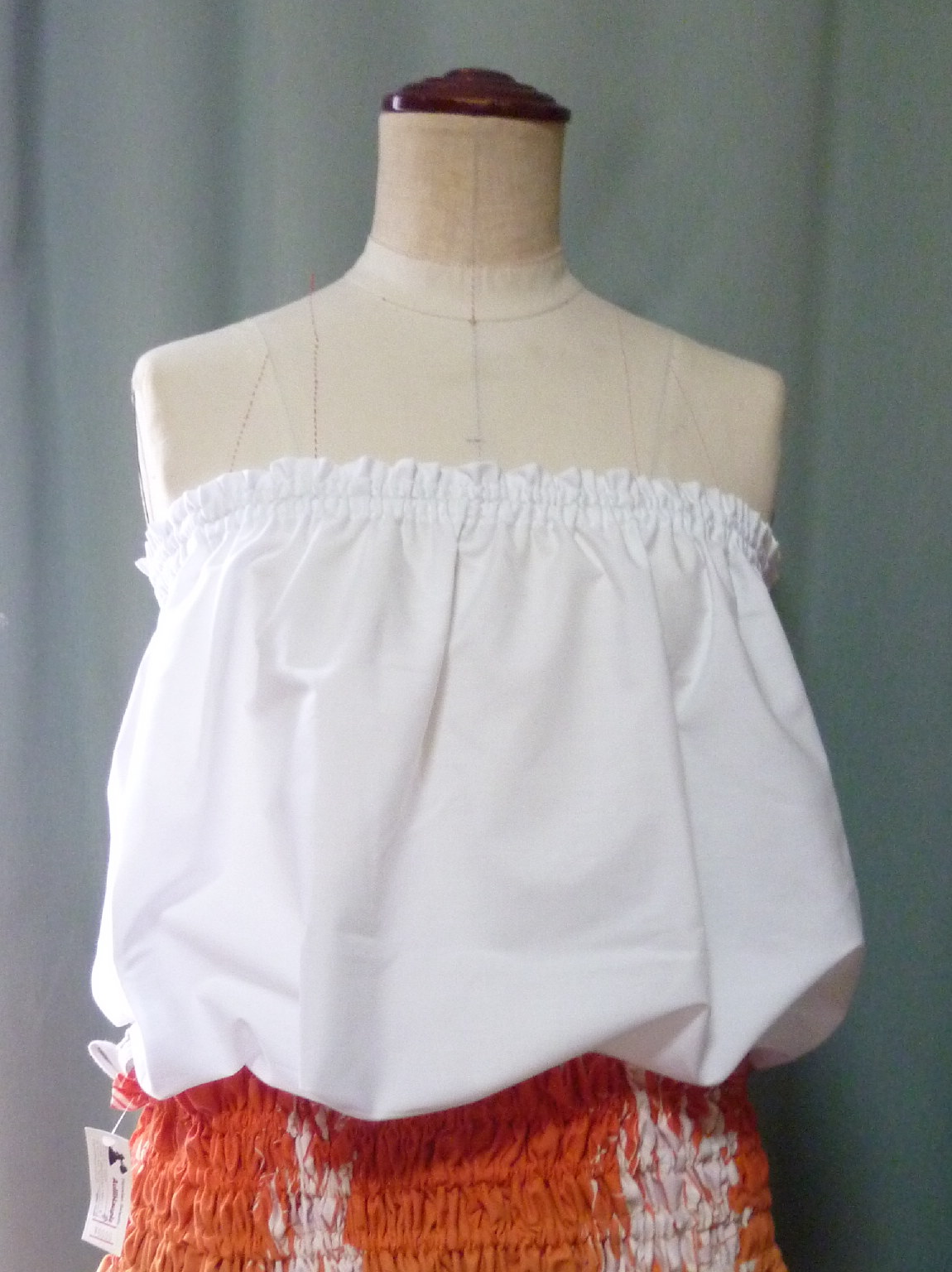 チューブトップ