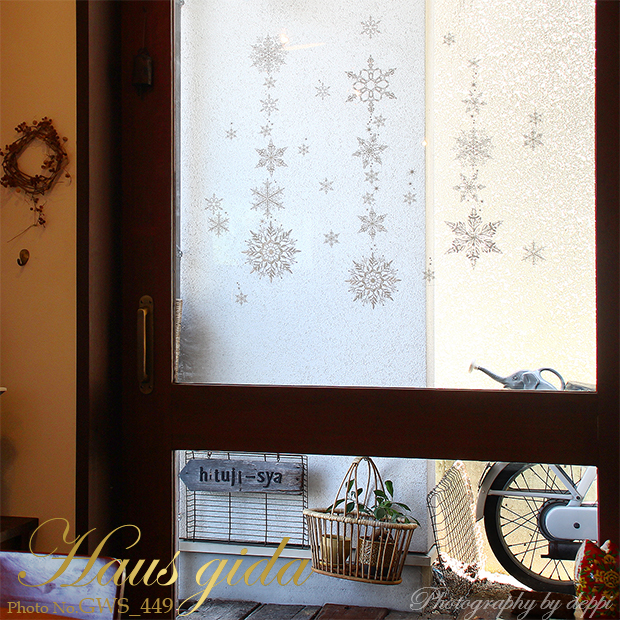 【大きなガラス専用ステッカー　白・大きな雪の結晶　 A2サイズ】+【ガラス専用クリスマス雪だるま A4サイズ】すうーっと貼ってはがせる  ふちが透き通っていて、ガラスに貼るとキレイ【日本製】