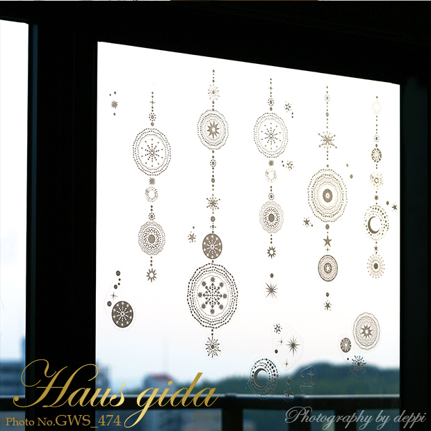 【大きなガラス専用ステッカー　金ラメ・輪飾り　 A2サイズ】+【ガラス専用クリスマス雪だるま A4サイズ】すうーっと貼ってはがせる  ふちが透き通っていて、ガラスに貼るとキレイ【日本製 シルクスクリーン印刷】