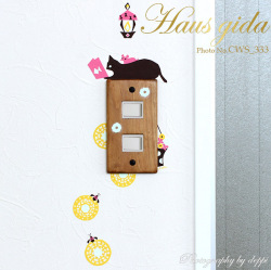 【蓄光・読書に夢中 】切り絵作家CHIKU・スイッチ用 蛍のように優しく光ります  LED対応・シルクスクリーン印刷【ゆうパケット対応・21×21cm】