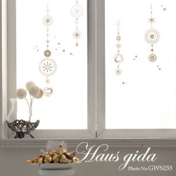 【ガラス専用ステッカー　輪飾り】すうーっと貼ってはがせる【ゆうパケット対応　A4サイズ 国産 シルクスクリーン印刷】