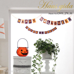 【ガラス専用ステッカー  ハロウィン  トリックorトリート】すうーっと貼ってはがせる  ふちが透き通っていて、ガラスに貼るとキレイ【ゆうパケット対応　A4サイズ 国産 シルクスクリーン印刷】