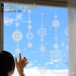 『受注生産』【ガラス専用　大きな輪飾り  A2サイズ】+【ガラス専用クリスマス雪だるま A4サイズ】すうーっと貼ってはがせる  ふちが透き通っていて、ガラスに貼るとキレイ【日本製】