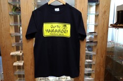 津波ルアーズxHeadHunters別注『ガーリックヤマモリ tee』