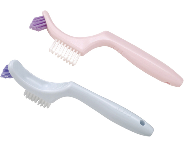 エラック義歯ブラシらくらくスタイル　2色1セット / ピンク＆ブルーグレー各1本